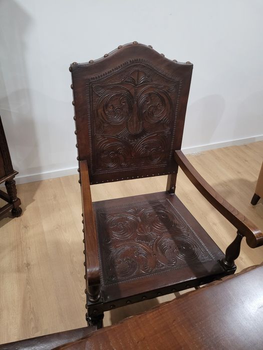 Mesa de jantar com 8 cadeiras - Carvalho maciço – Estilo Renascença