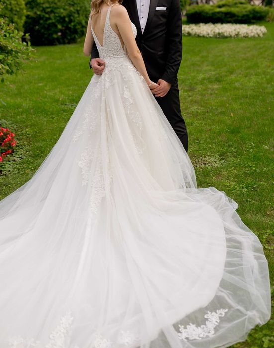 Suknia Ślubna z długim trenem
