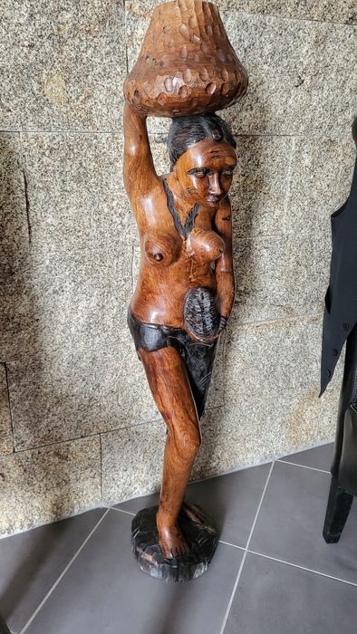 Boneca de madeira como nova
