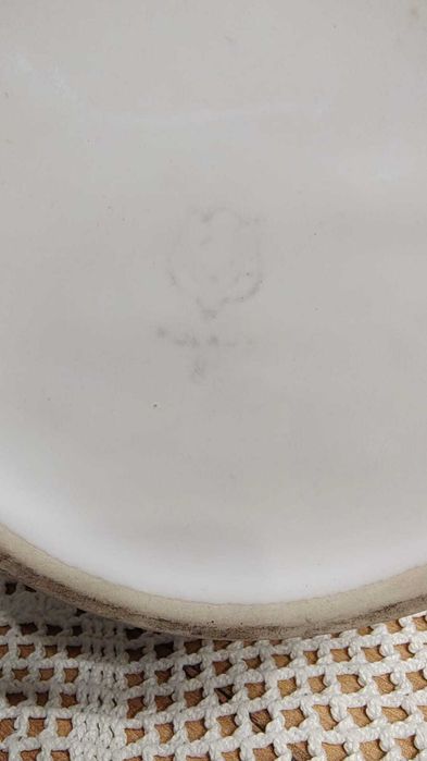 Wazon biały z czerwonymi kwiatami, lata 80, Porcelit Pruszków