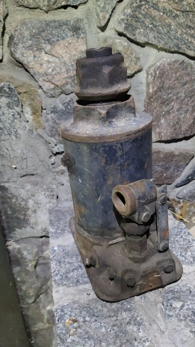 Продам домкрат для вантажного авто.