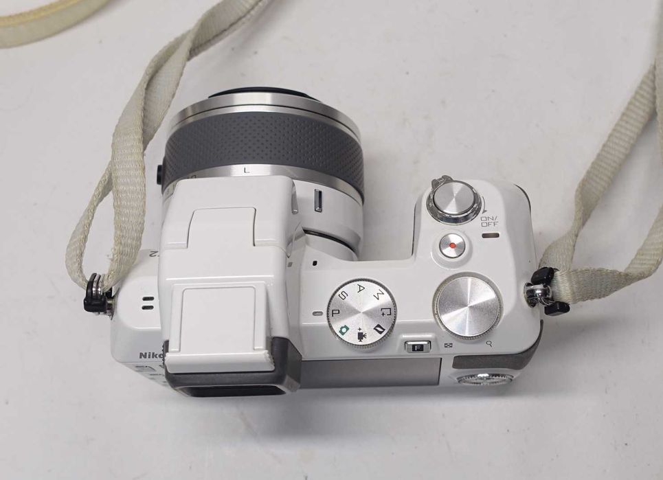 Nikon V2 + gratis