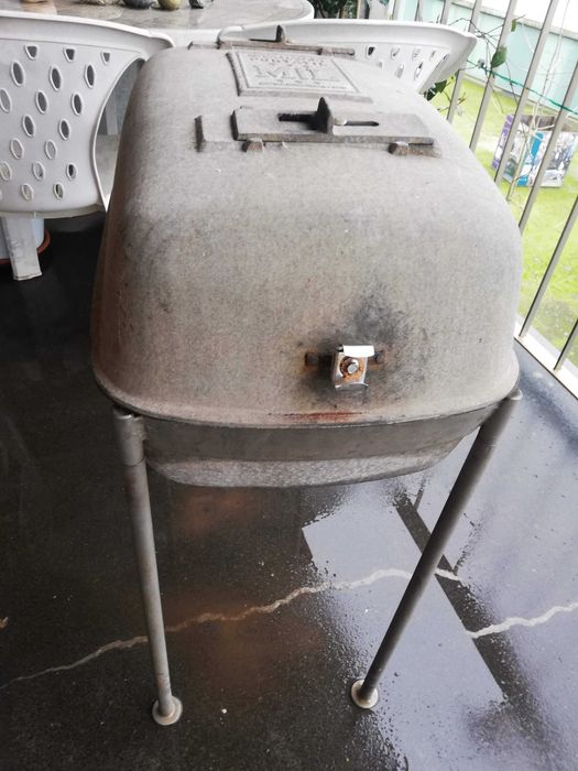 Forno de churrasco/assados, portátil, com pernas amovíveis marca MIL