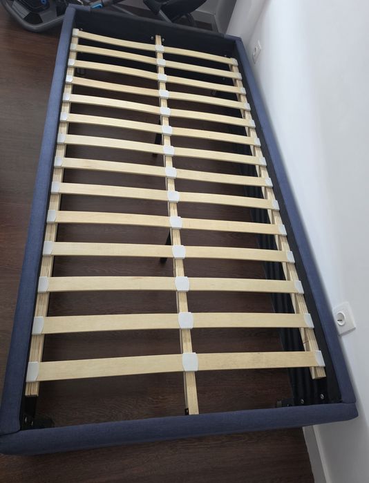 Cama solteiro azul