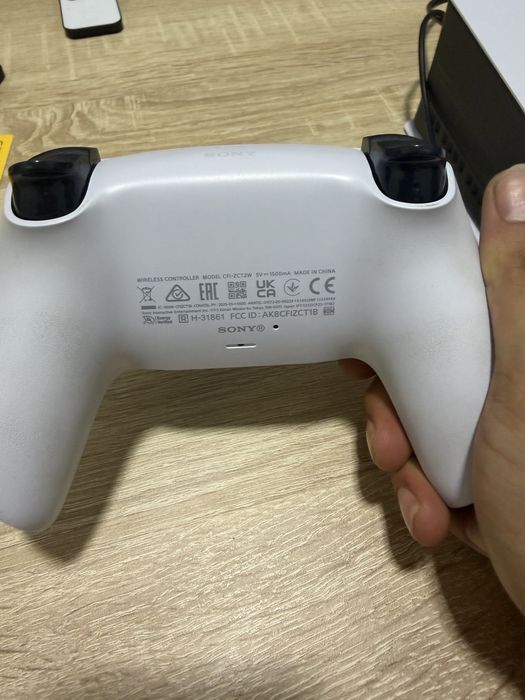 Ps5 Slim 825gB versão digital (comando + hdmi)