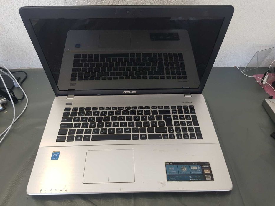 Vários modelos de portáteis para vendas de peças