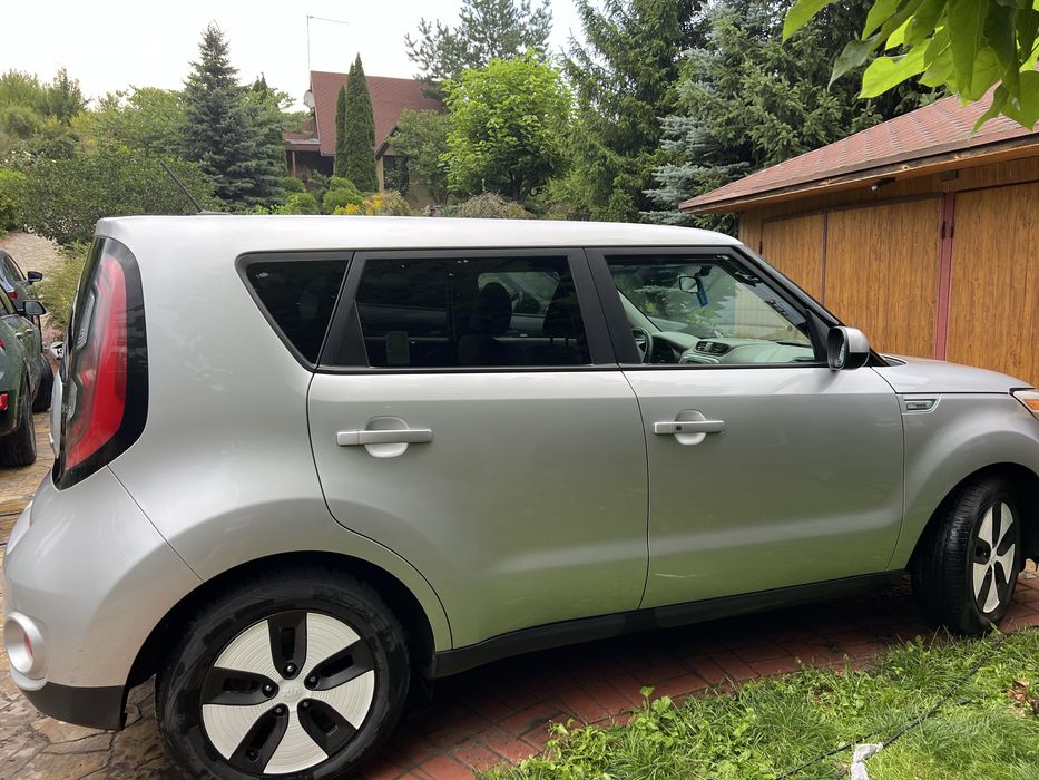 Продаю свою кнопку
Машинка хороша 
На Киів та область