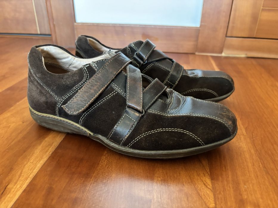 Sapatos castanhos tamanho 42