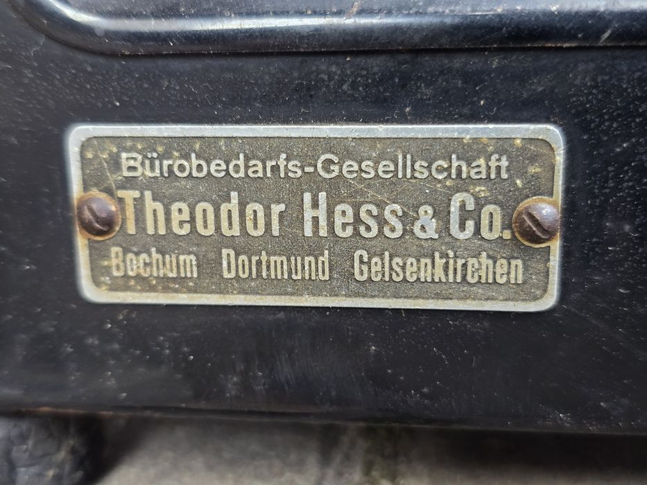 Zabytkowa maszyna do pisania Mercedes