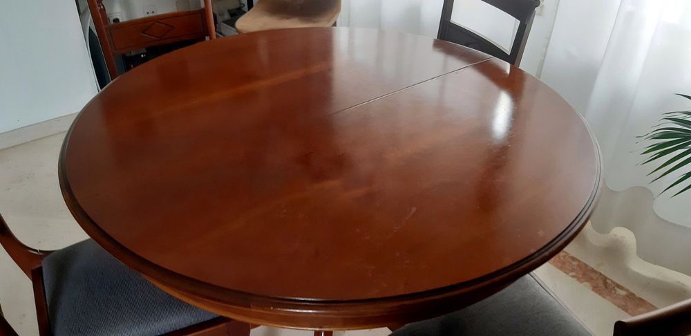 Mesa de jantar c/ 4 cadeiras em cerejeira