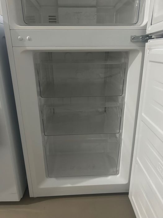 Frigorífico e microondas