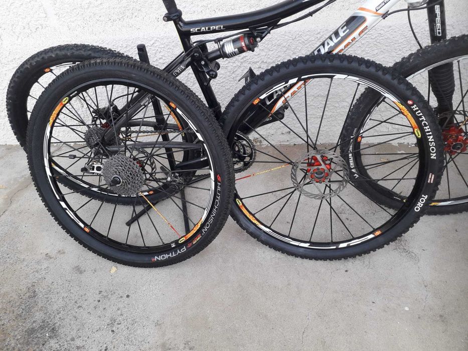 Bicicleta BTT Marca Cannondale em carbono