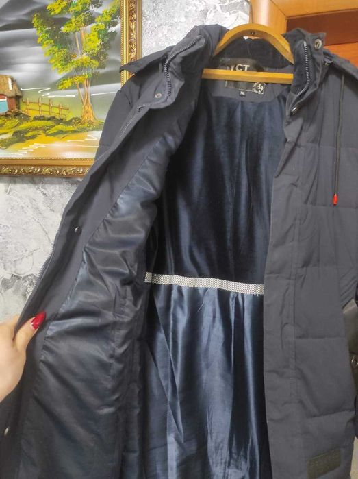 Чорне чоловіче пальто