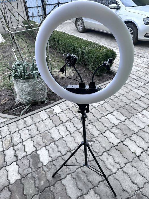 Кільцева LED-лампа ZB-F488 на 3 тримача телефонів. 55 см. 220V