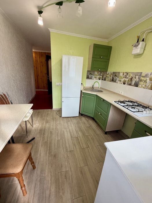 Продаю 2 кімнатну на Богунії ( Героїв Десантників)цегла