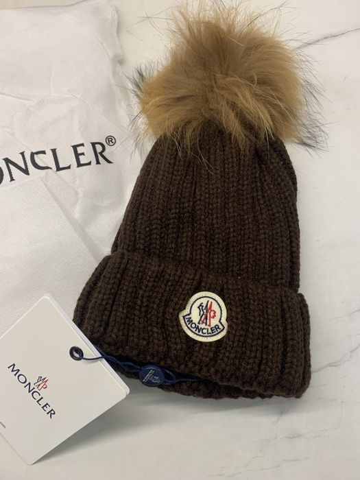 Nowa czapka z metkami