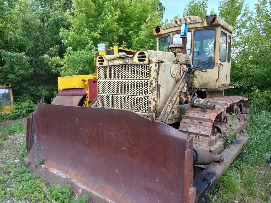 Каток дорожній вібраційний Stavostroj VSH100, Грейдер ДЗ-122Т