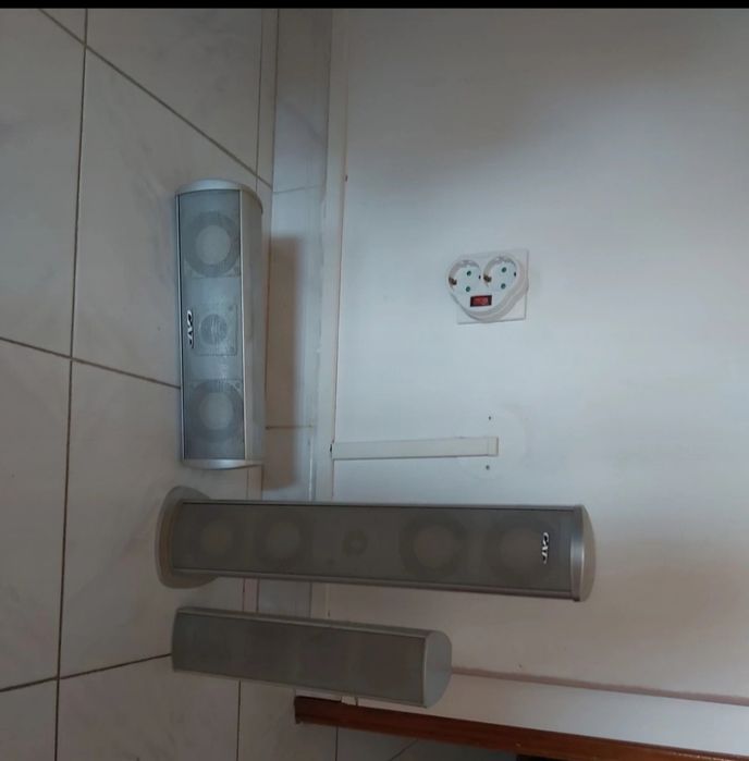 Coluna de som por fio