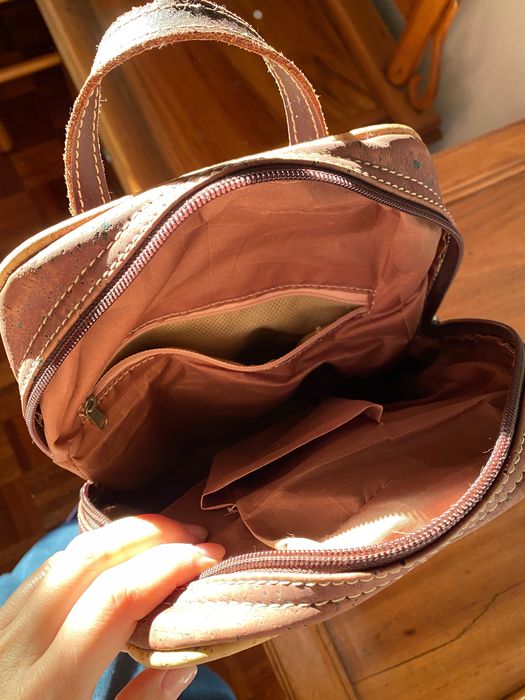 Mochila de cortiça e pele