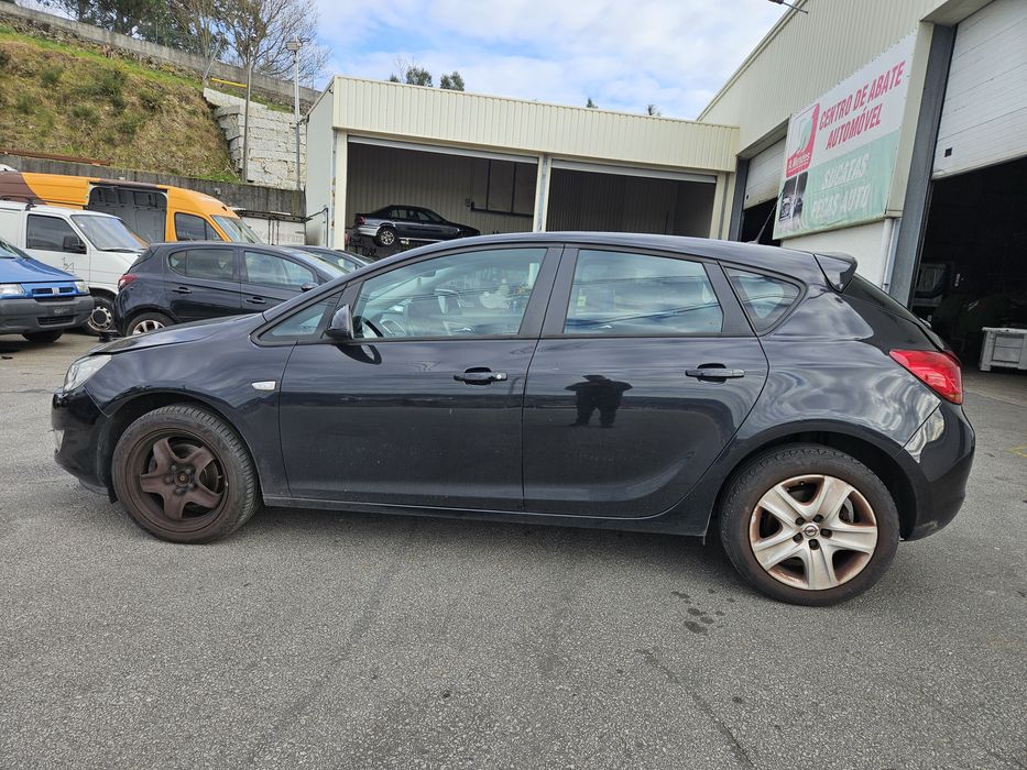 Opel Astra J 1.7 CDTi de 2011 para peças