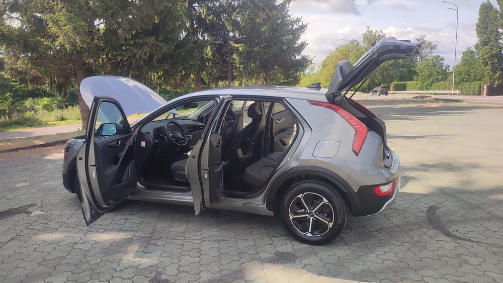 Kia Niro гібрид 2023 року