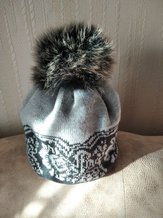 Продам шапочку для дівчинки.
