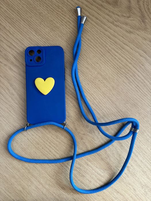 Чохол зі шнурком на iPhone 13