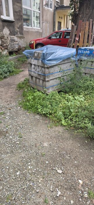 Materiały betonowe – krawężniki, obrzeża, palisady – cały zestaw