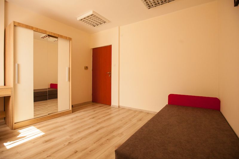Pokoj 1 os Sławin studenci, os pracujace