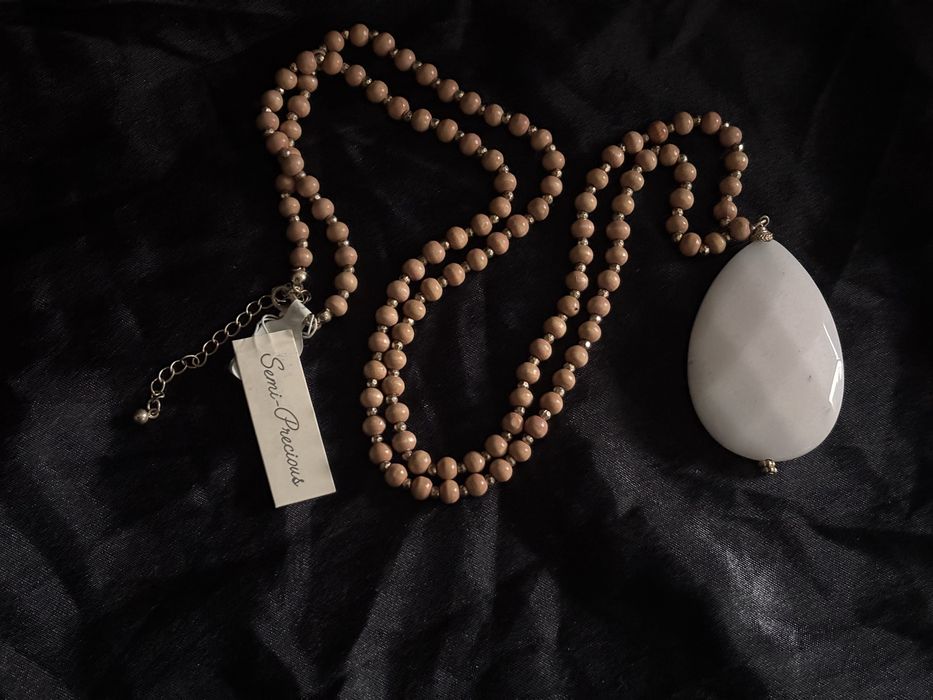 Довге намисто з підвісною краплею напівдорогоцінне