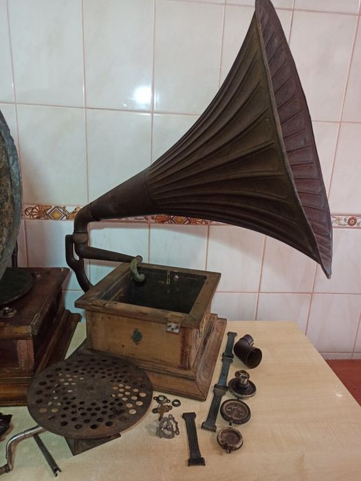 Продам або обміняю старовинний Грамофон