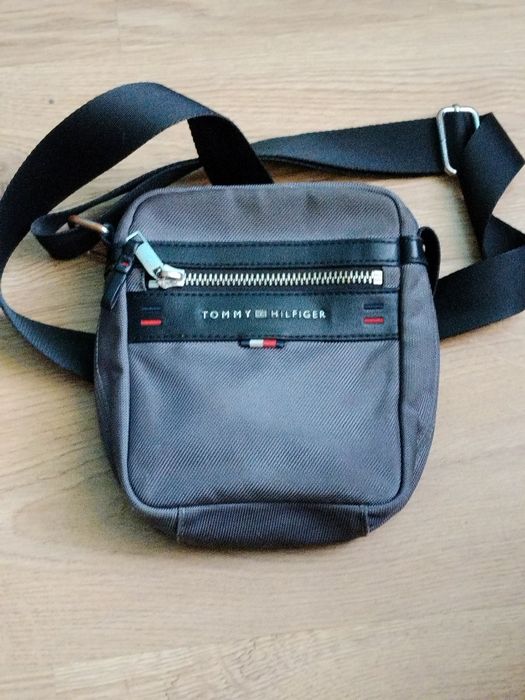 Torebki męskie Tommy Hilfiger i classy sport