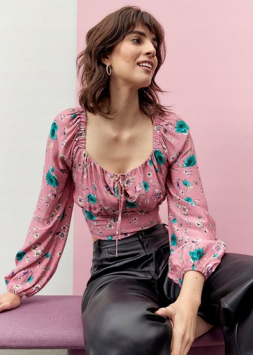 B.P.C krótka bluzka z marszczeniem w kwiatuszki 46.