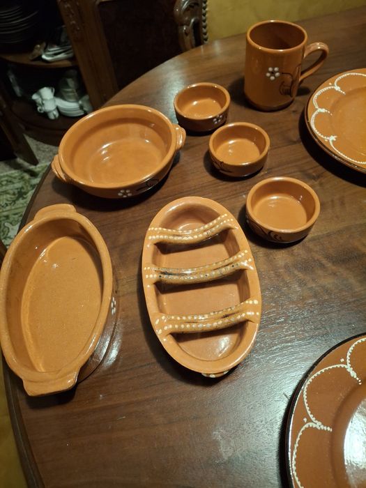 Louça artesanal pintada à mão