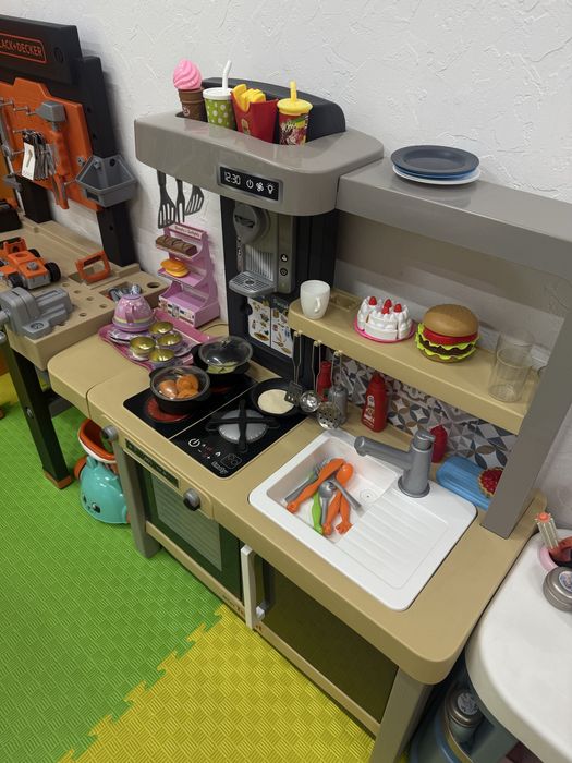 Продам супермаркет, майстерню та кухню