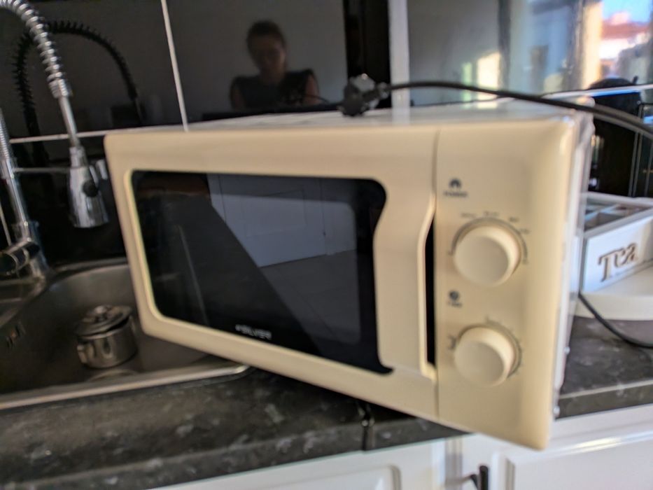 Micro-ondas Silver  em bom estado