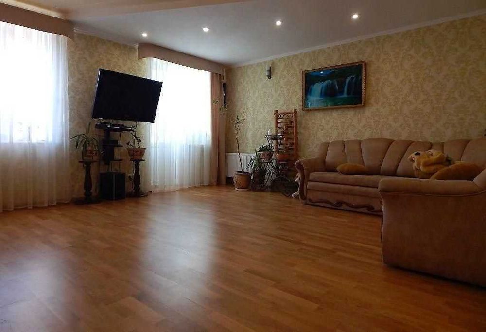 Продаж 3 кім квартири 118 м2, 2/6 пов. Ремонт. 2 санвузли. Центр, вул. Української Повстанської Армії №3598