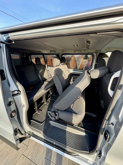 Wynajem busa 9 osobowego Renault Trafic long 2025r