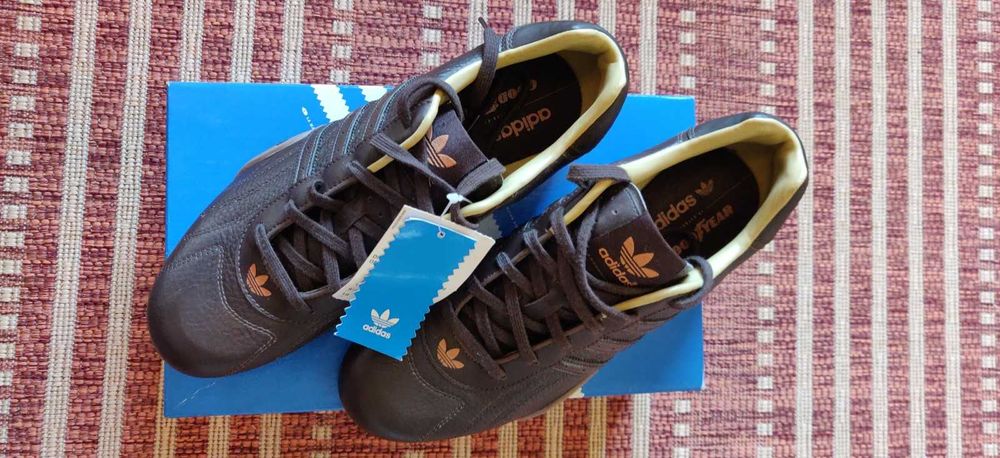 Sapatilhas em pele Adidas Racer Low Castanhas 44