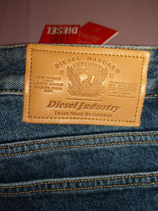 Wyprzedaż:Spodnie męskie marki Diesel.