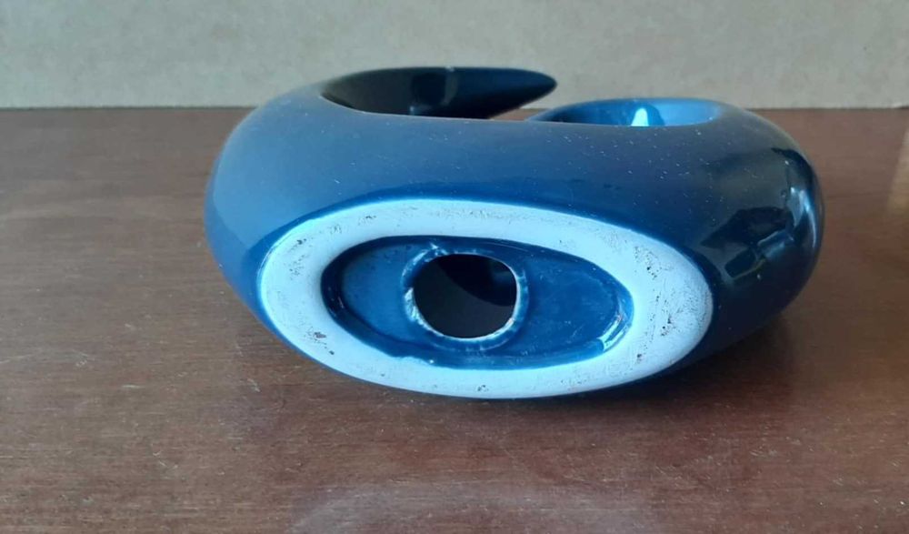 Ozdoba dekoracja rzeźba ceramiczna abstrakcja granatowa, srebrna kula