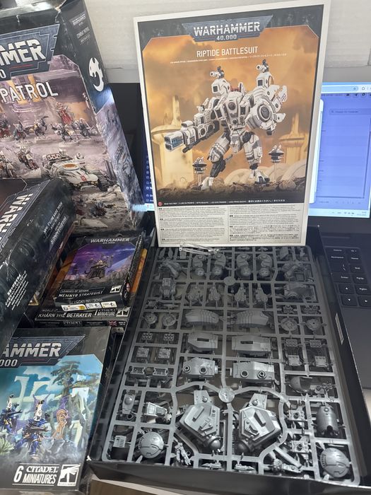 Набір Бойовий костюм Ріптайд.Warhammer Riptide Battlesuit