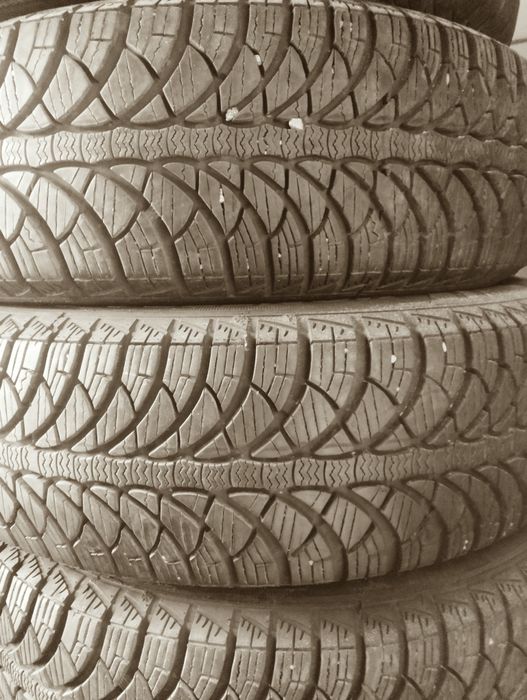 Продам зимние шины 215/70r16