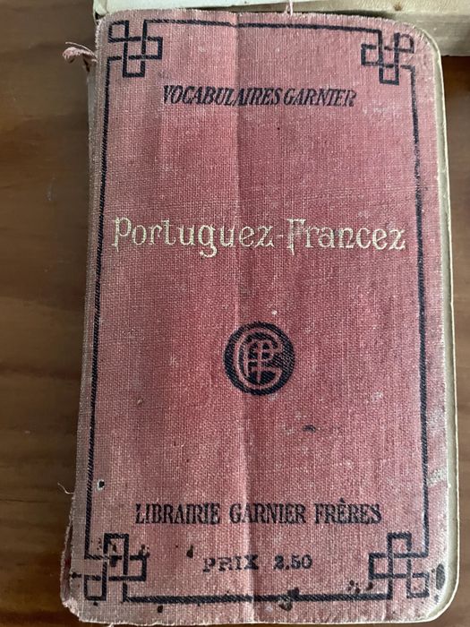 Livros e caderno antigo sem estar usado