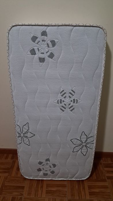 Colchão de bebé em bom estado