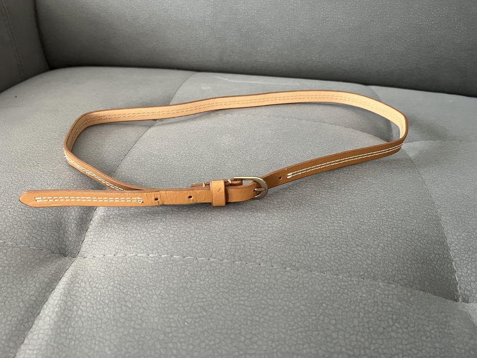 Wąski pasek nude brązowy beżowy z przeszyciami