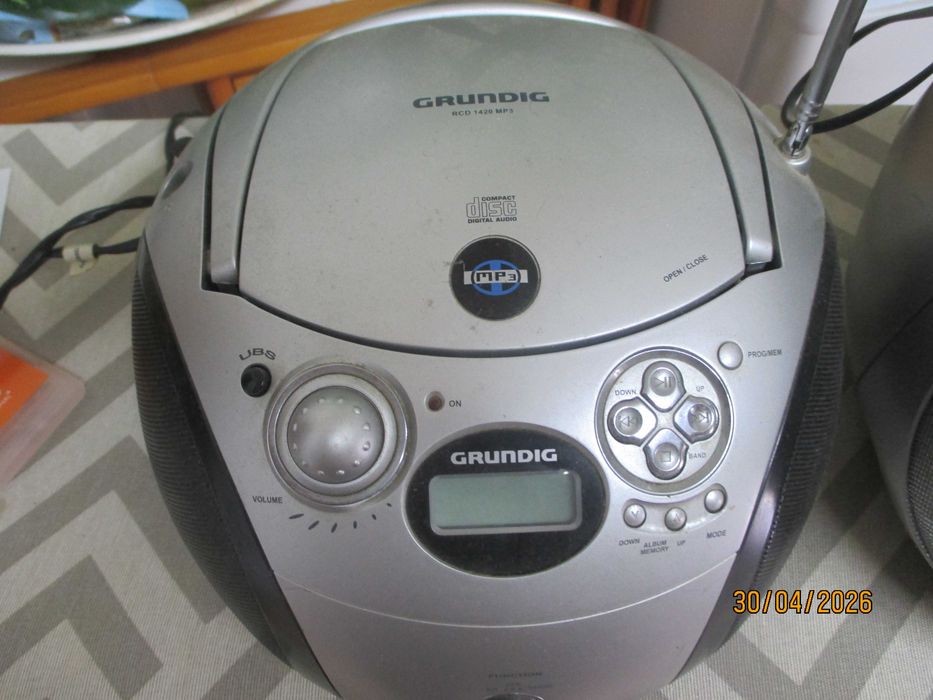 2 rádios - Grundig e Worten para reparação
