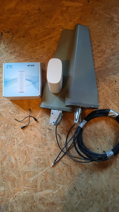 ZTE MF289F z antenami Tajfun 2