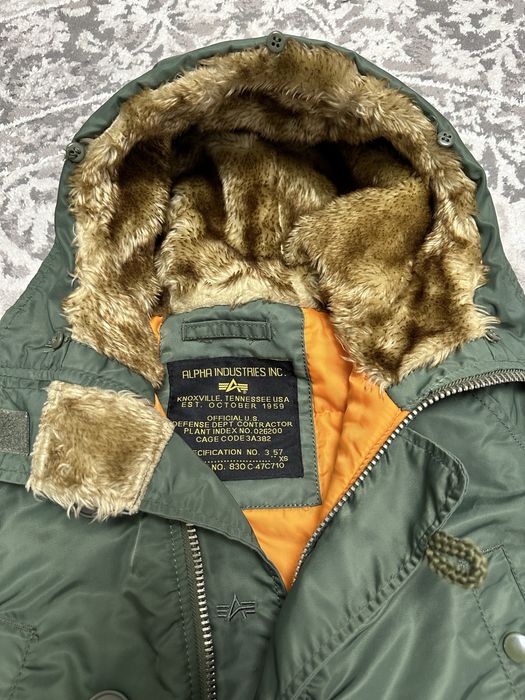 Жіноча парка / куртка Alpha Industries.