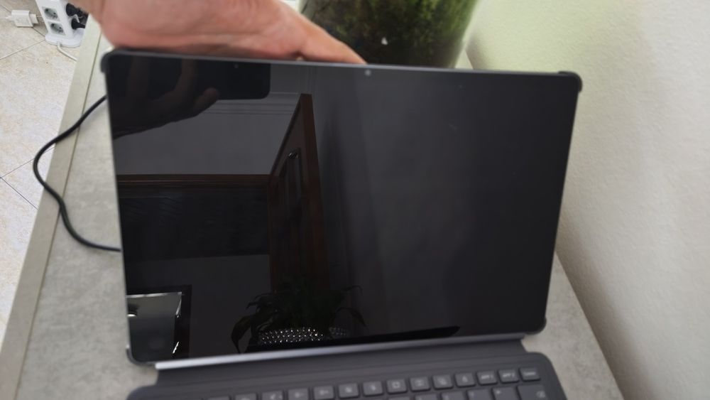 Lenovo idea tab pro (apenas aberta a caixa e ligado a primeira vez) +capa teclado + caneta ecran 12,7"